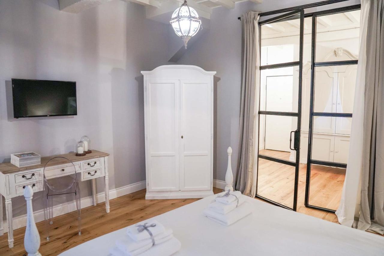 Art Apartment Black & White Suite Флоренція Екстер'єр фото